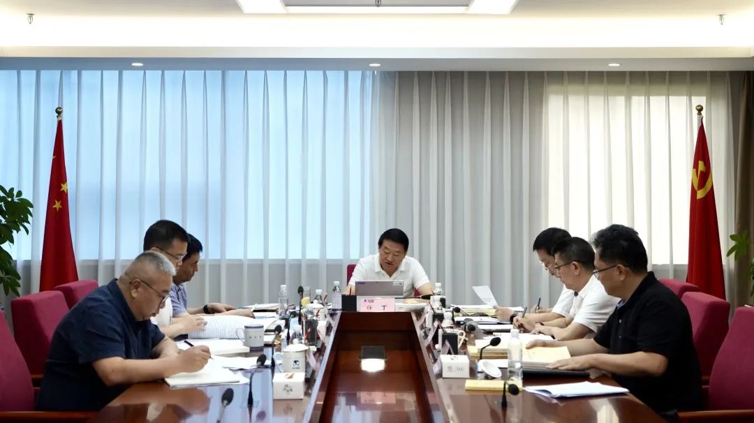 省尊龙凯时集团党委理论学习中心组召开2023年第八次专题学习研讨会